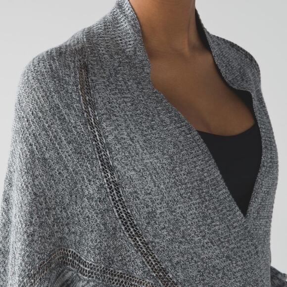 Lululemon Breeze Easy Wrap - Picture 14 of 14